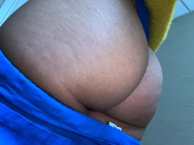 Wanna swipe ya tongue right in the middle and check my temp ??? by Solesforyasoul