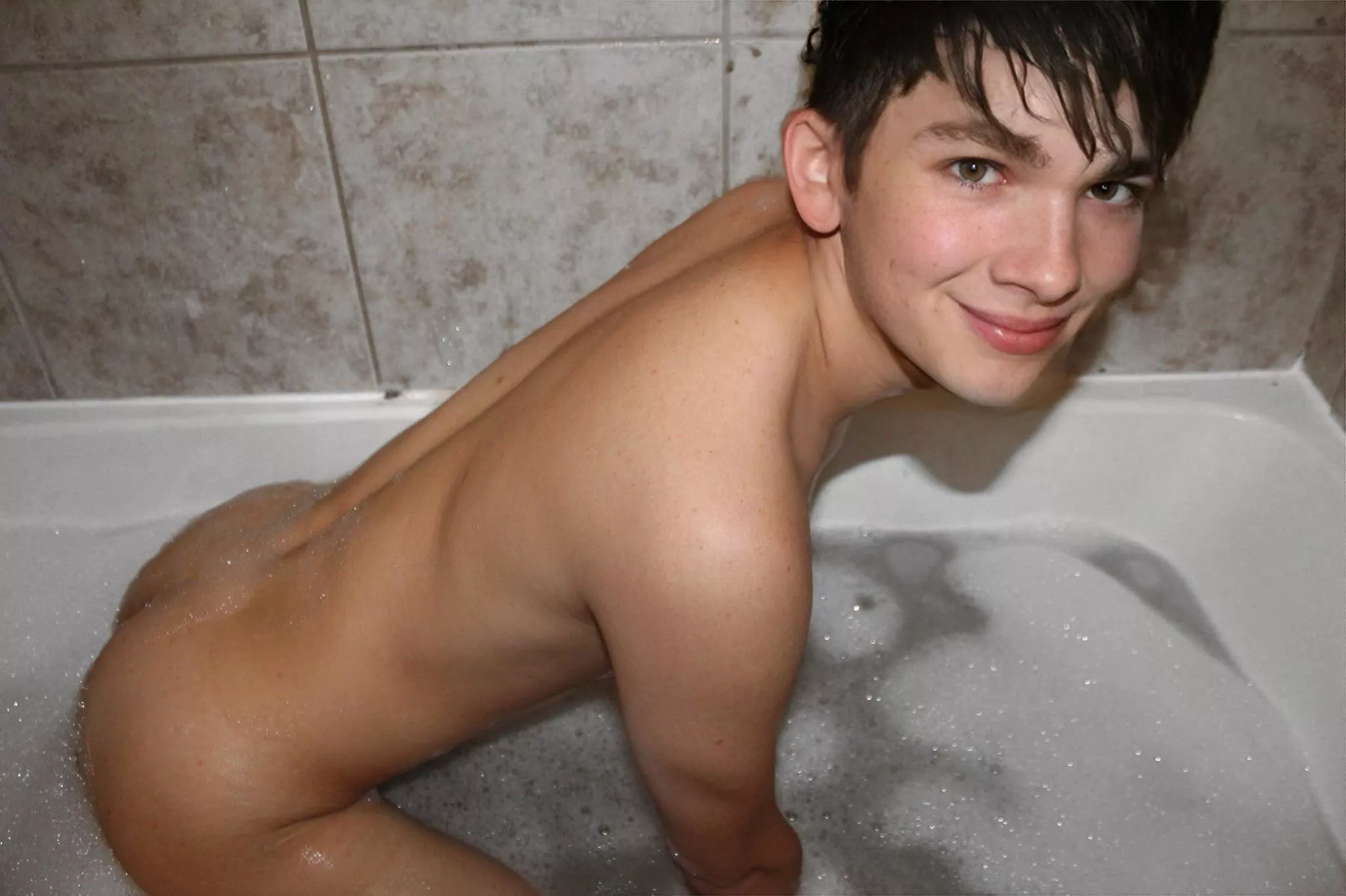 Wanna take a bath? 🥰 posted by Anudium