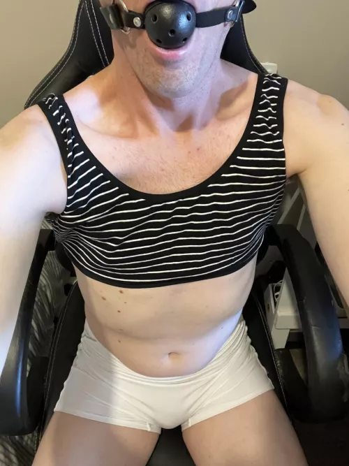 Wanna watch me cum on my face live? Pm me and help set up then I’ll invite anyone that wants to join. Preference to those that tell me to do it then lick it all up after by bicurguy131