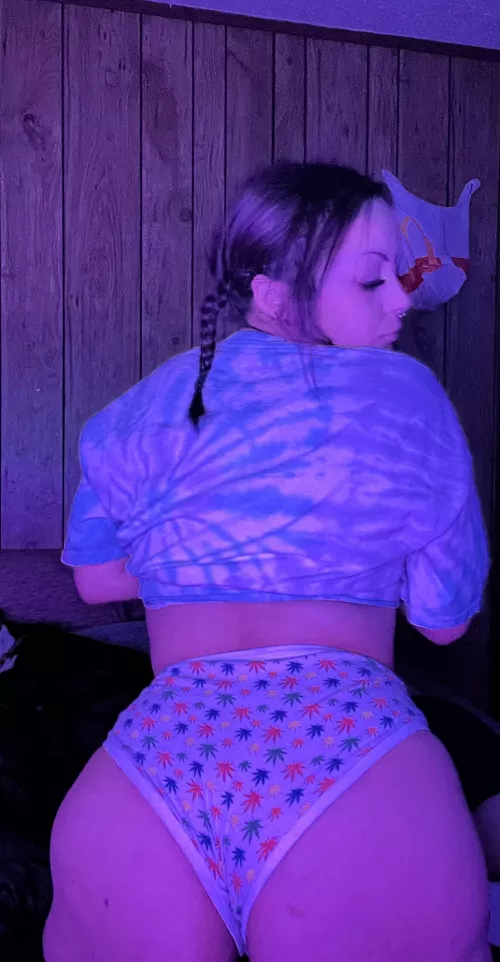 wanna watch me smoke naked?👀🔞 hmu for my exclusive 4/20 dropbox, this deal is available TODAY ONLY🍃❤️‍🔥 OF & kik in bio for more info😏💦 by btggf999