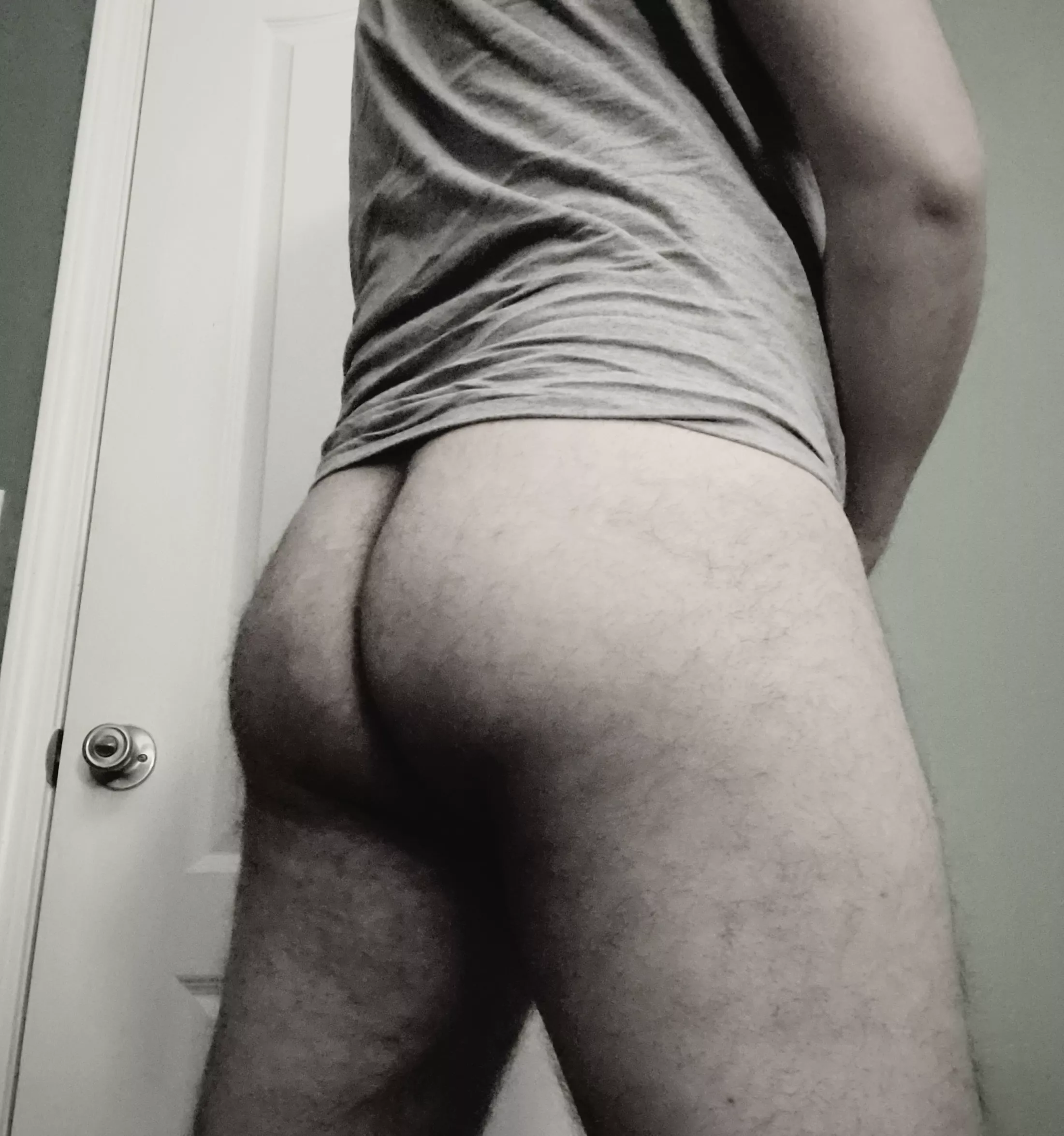 Wanna worship some booty? posted by 1800976evil