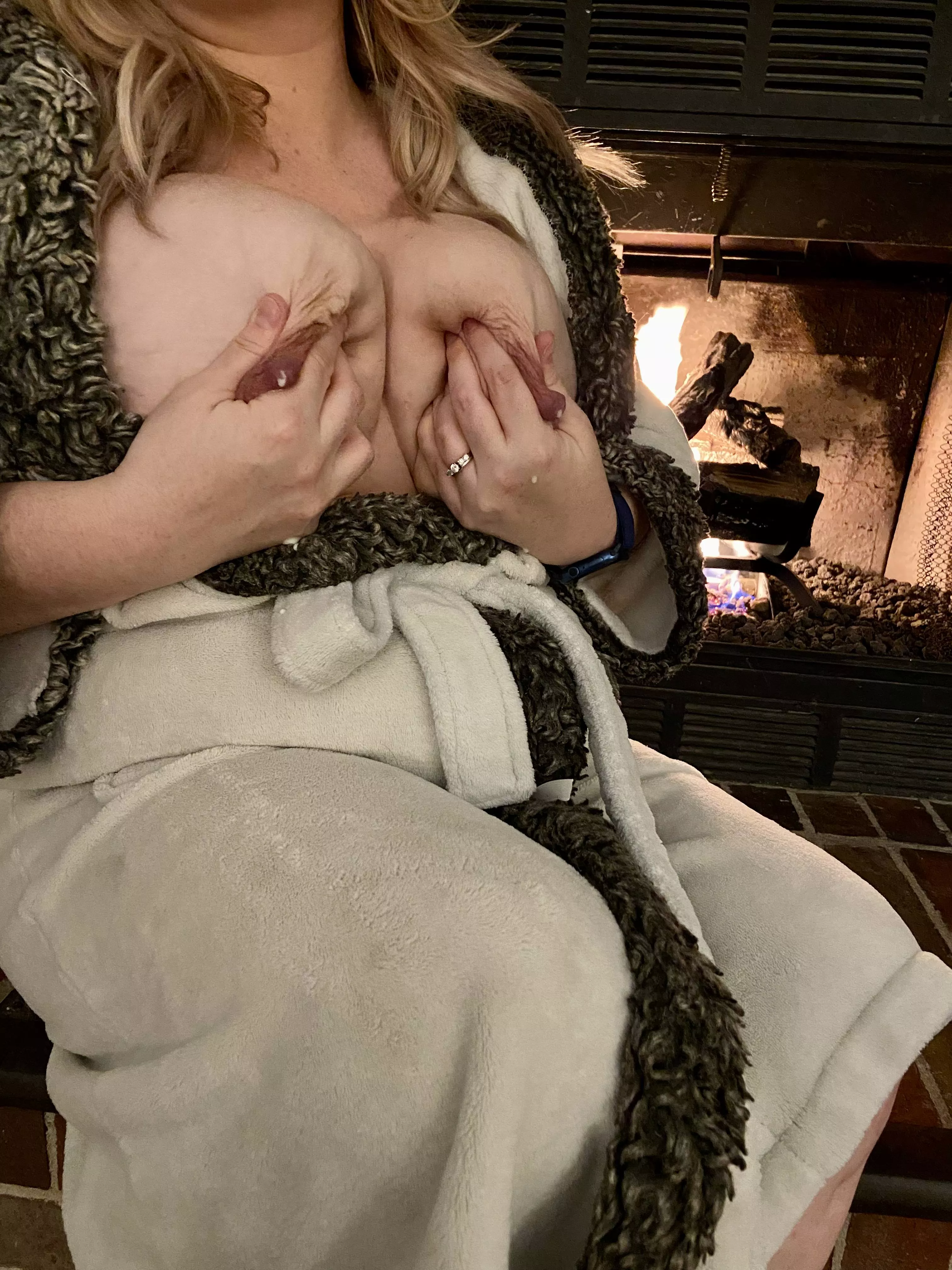 Want a drink next to the fire? [image] posted by Jessicaof25