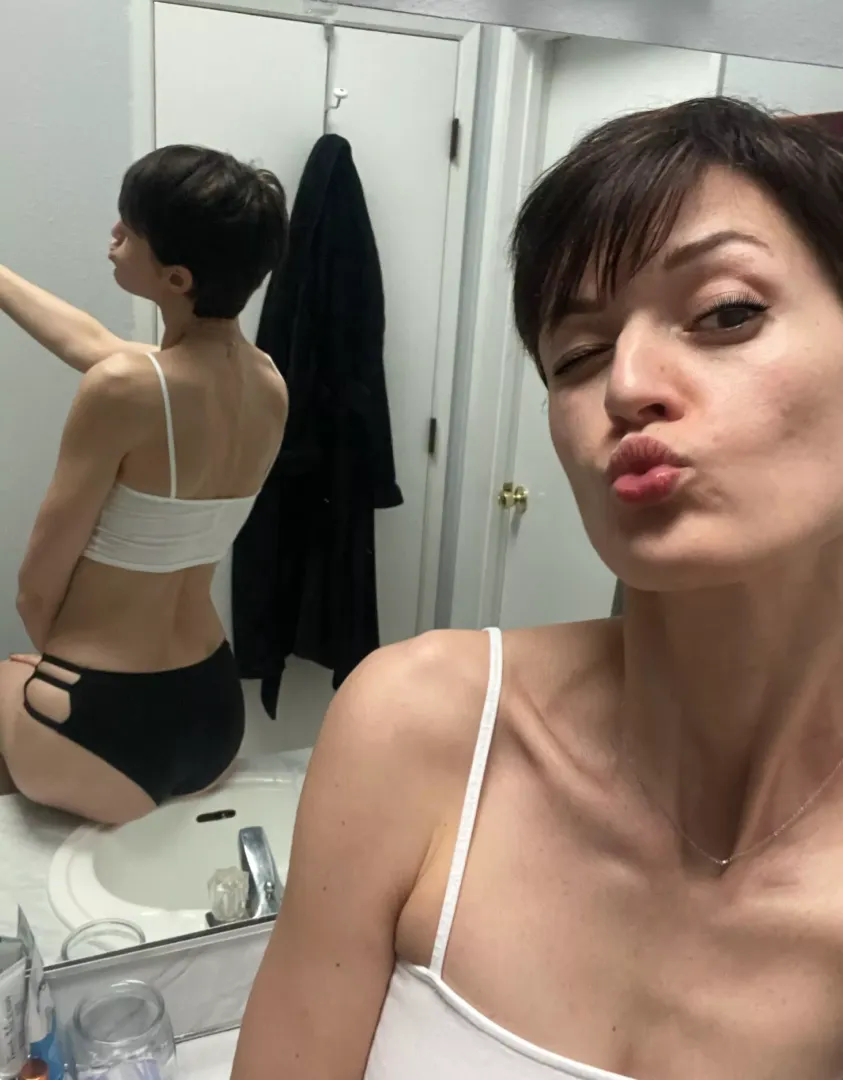 Want a kiss from a MILF?[f38] posted by masha_nova
