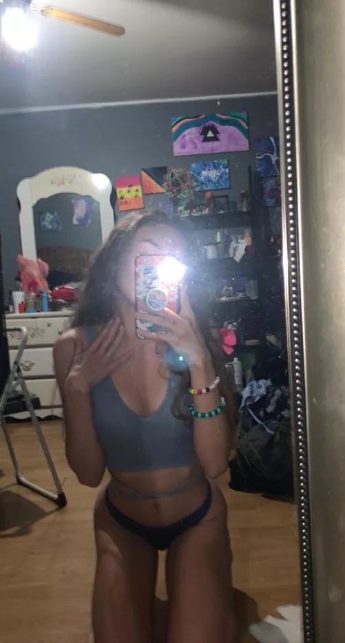 Want me to turn around? 🤭 by Due-North-6285