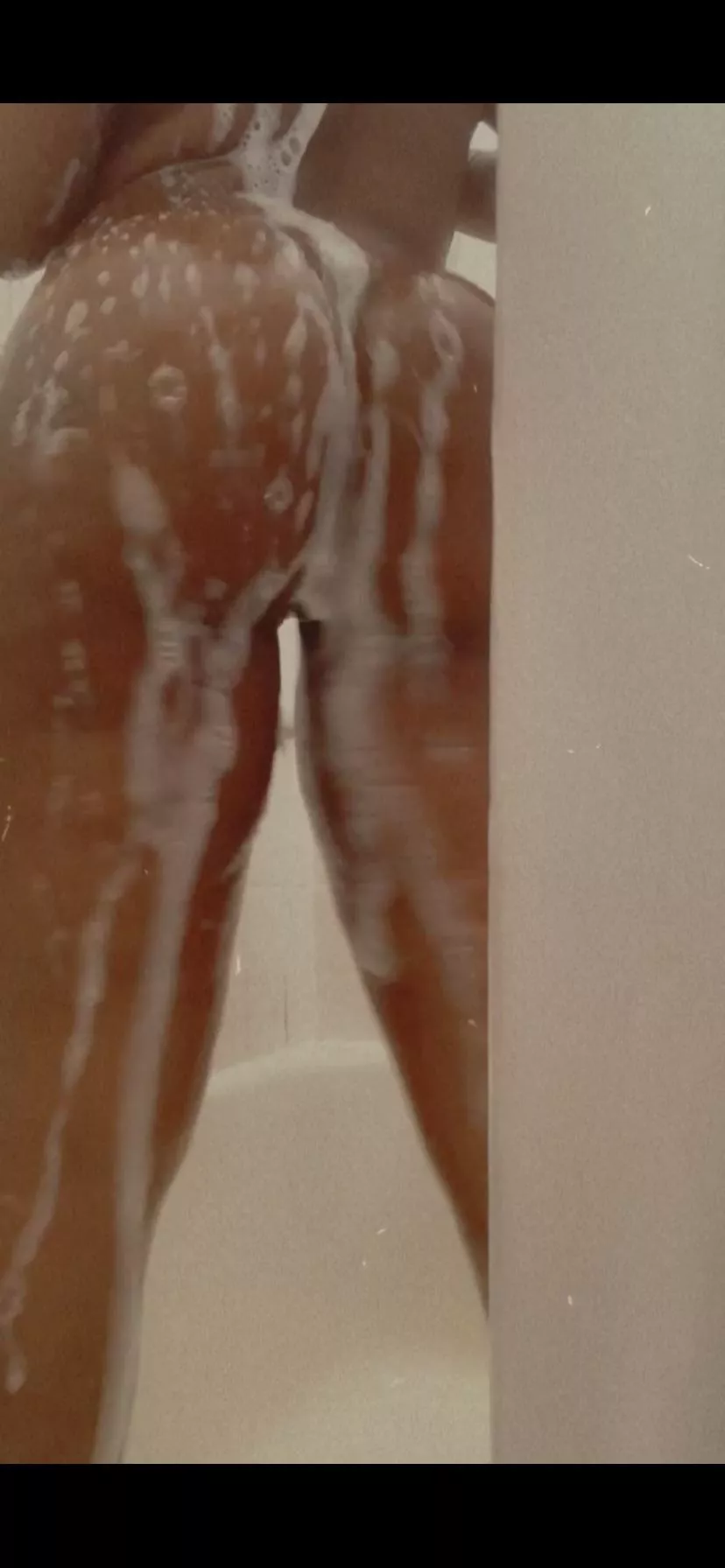 Want this ghetto ass shower video?? posted by kirakoxxx