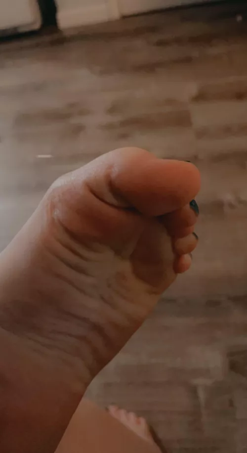 Want to cum with a foot BJ or jerk off on my feet? by HalesBells09