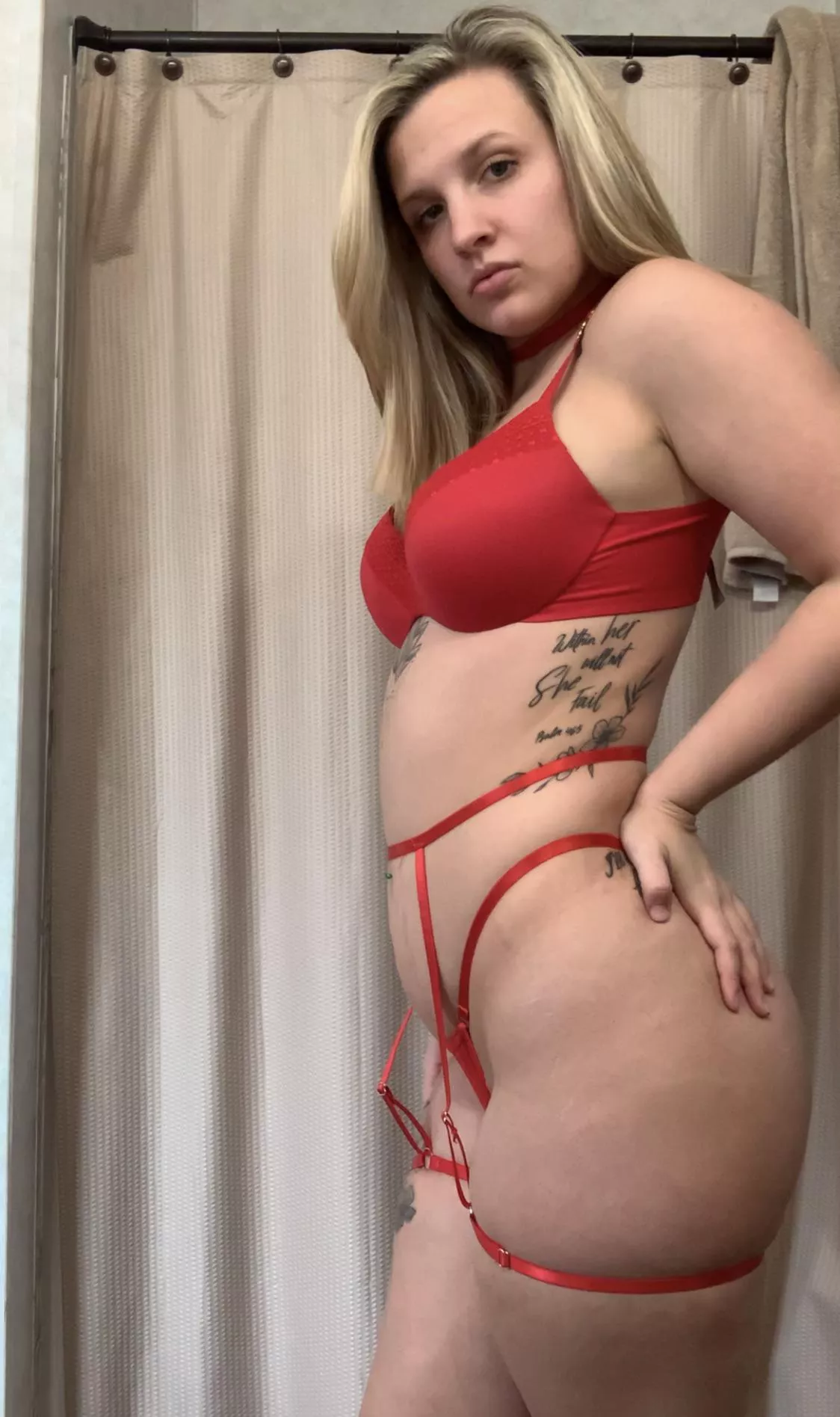 Want to fuck this thick 26 year old? posted by itssbeebaby69