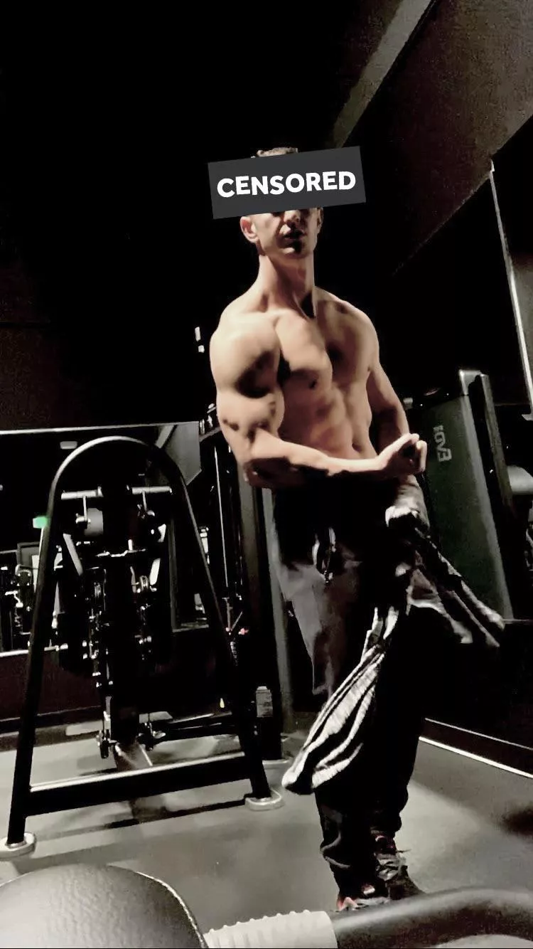 Want to see how big I really am? [m] posted by MuffinManOF