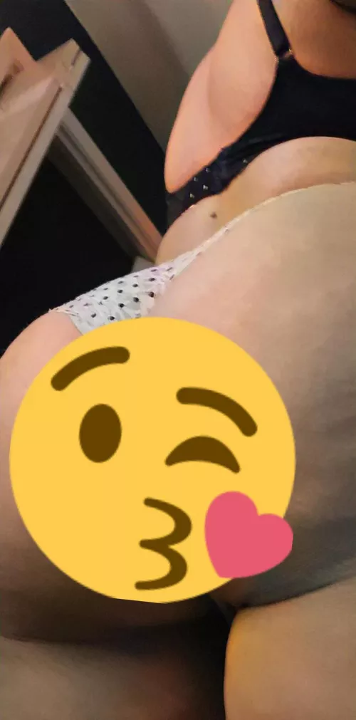 Want to see vid??? by MyPrettyCatFeet