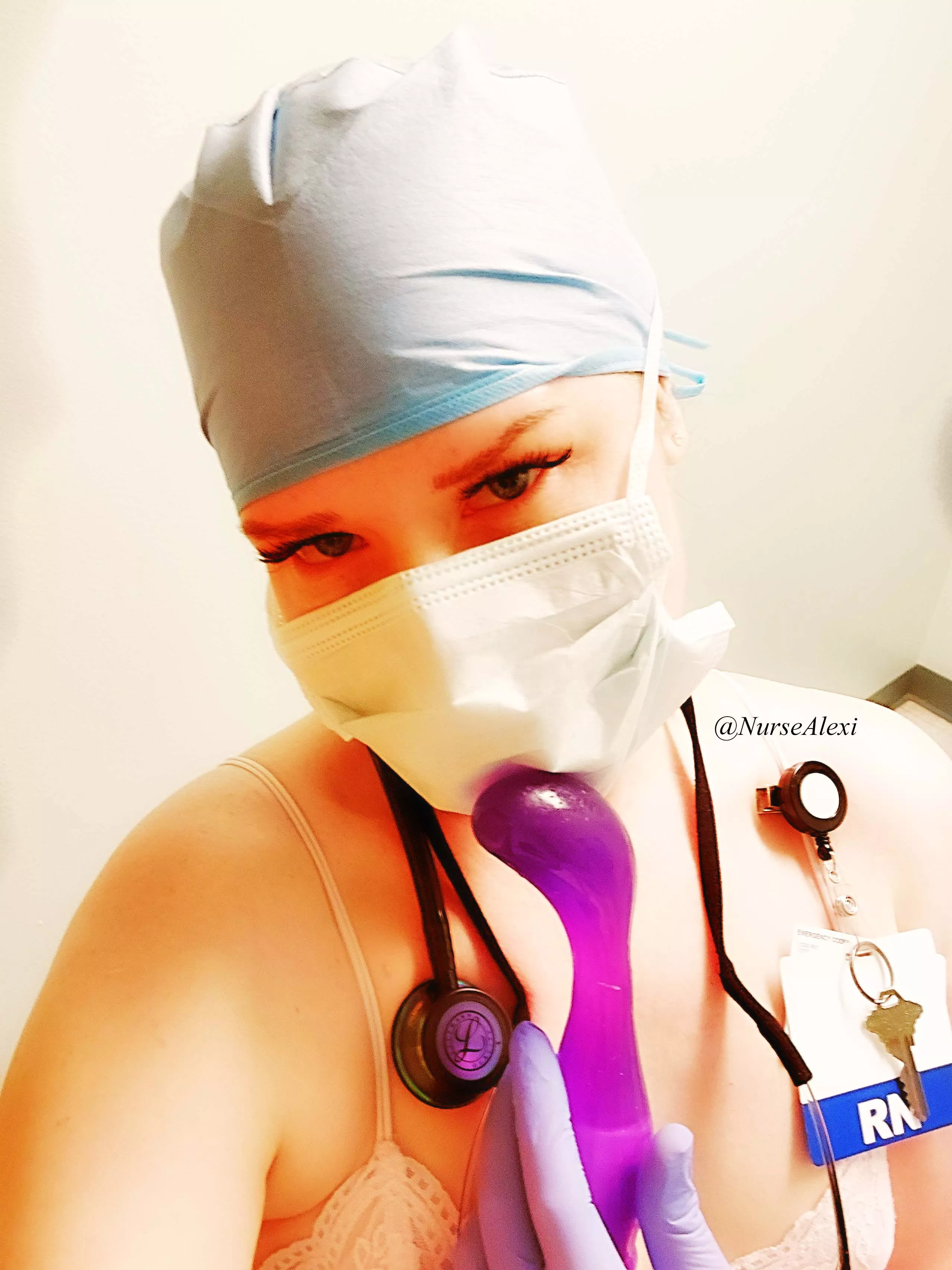 Want to see what I do with this while on my lunch break? Come watch and cum with me🩺💉🧤😈😇👅 posted by nursealexi