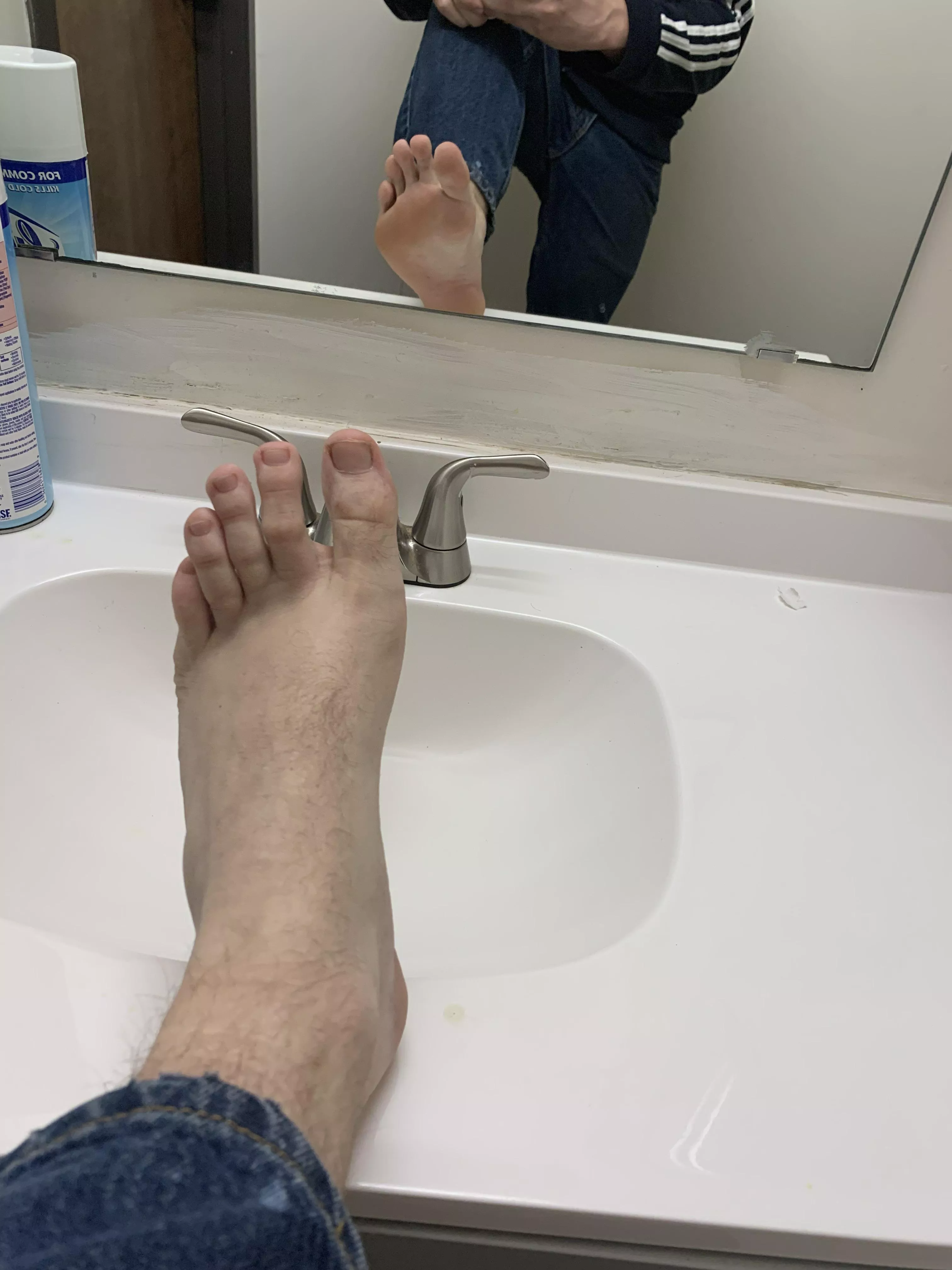 Want to sneak in the bathroom at work and suck my toes real quick? posted by hottubsexmachine18