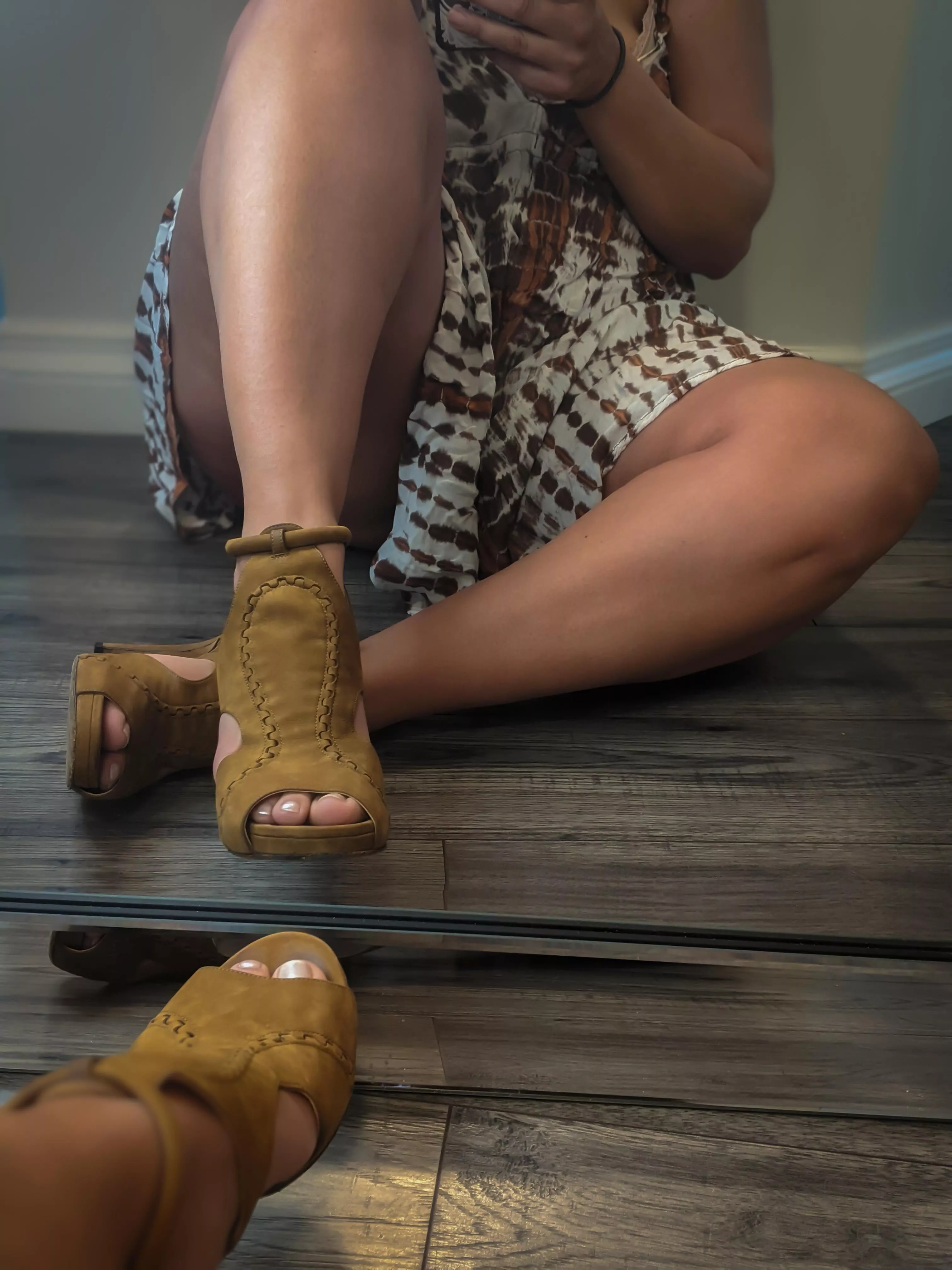 Want to watch me slip out of my heels? posted by RileyBellexo