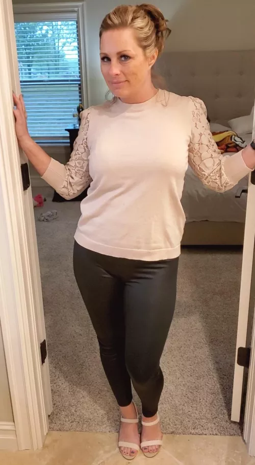 Wanted to say hi! [F] by LadyJaye77