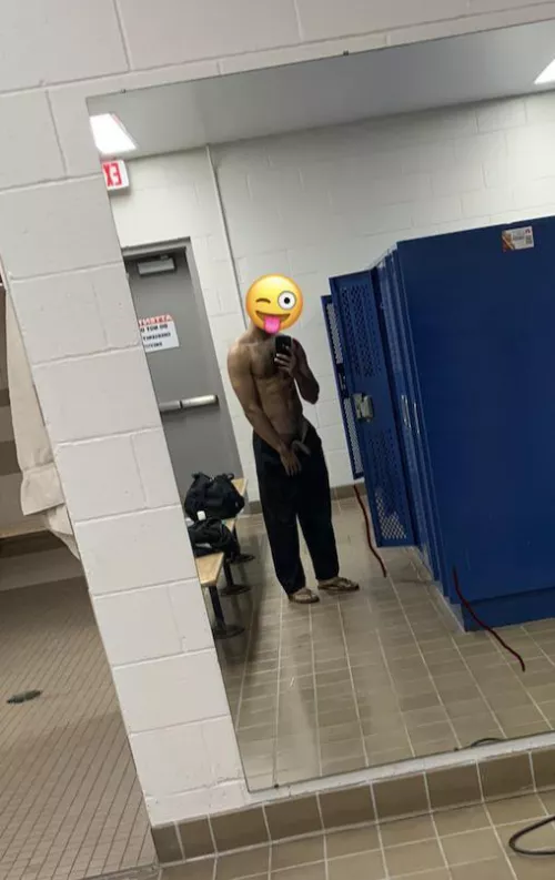 Wanted to take more but someone walked into the showers right there. Still got a quick photo in though by DadsOutlet