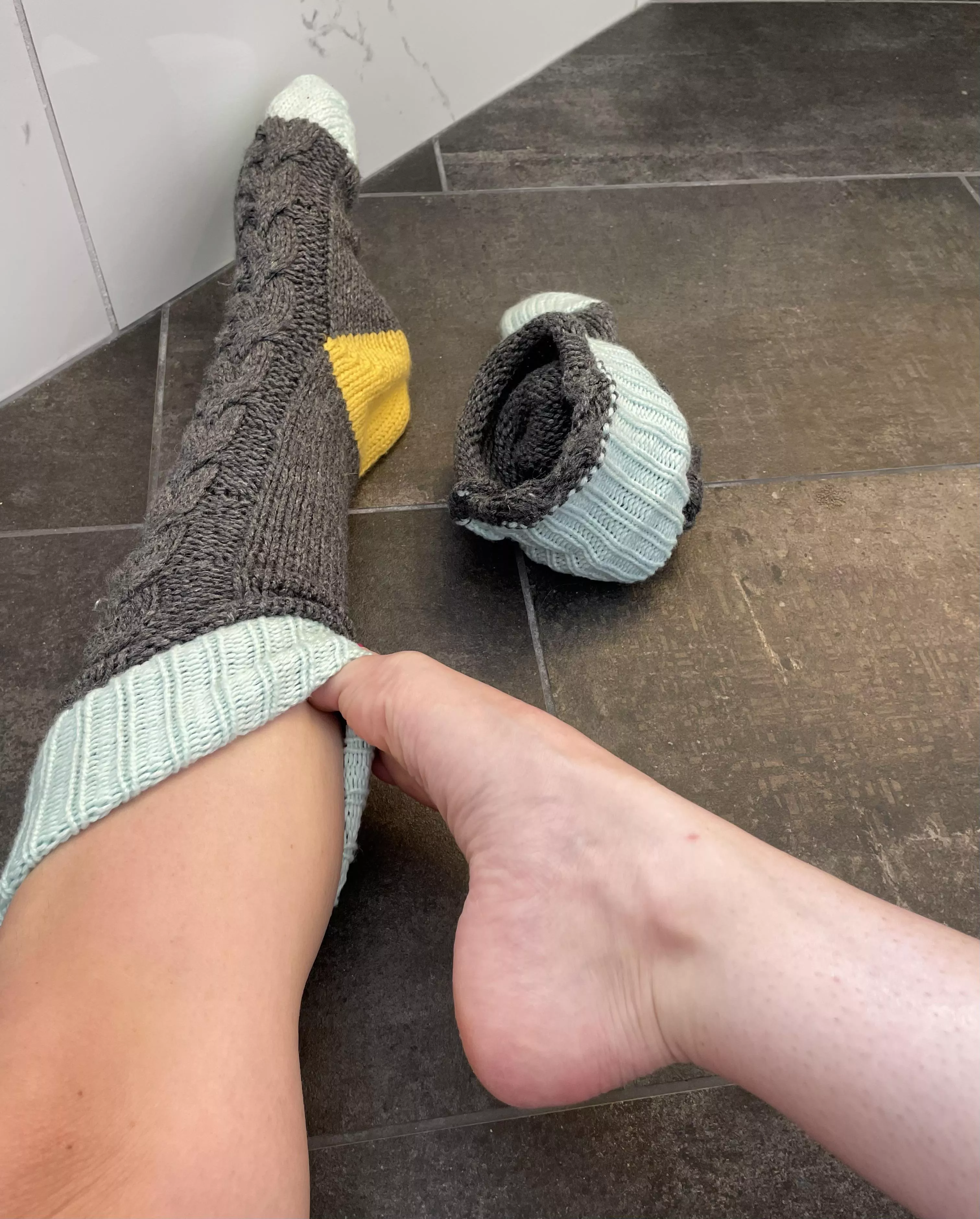Watch me slowly take my socks off only using my sexy toes … posted by abbysarches