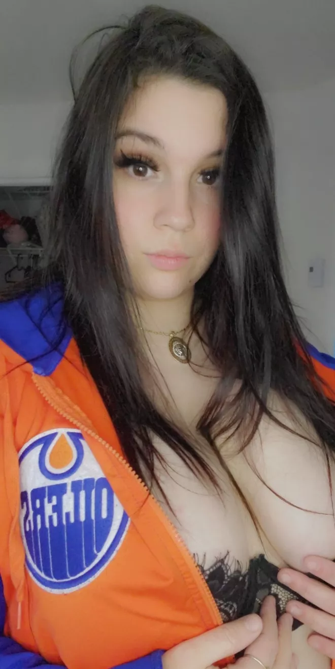 watching the game ? [f] posted by kimmysunshine2