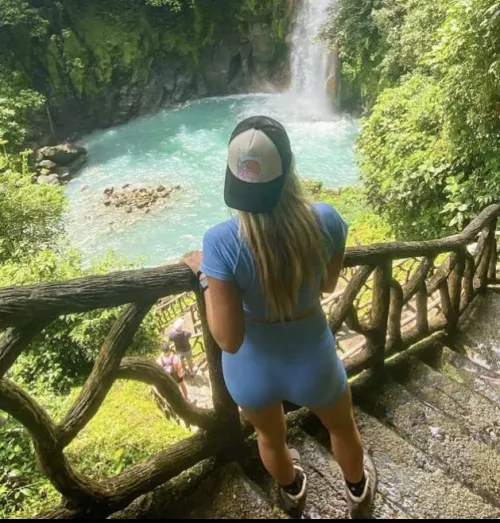 Water falls make me wet by Booty_Queen2002