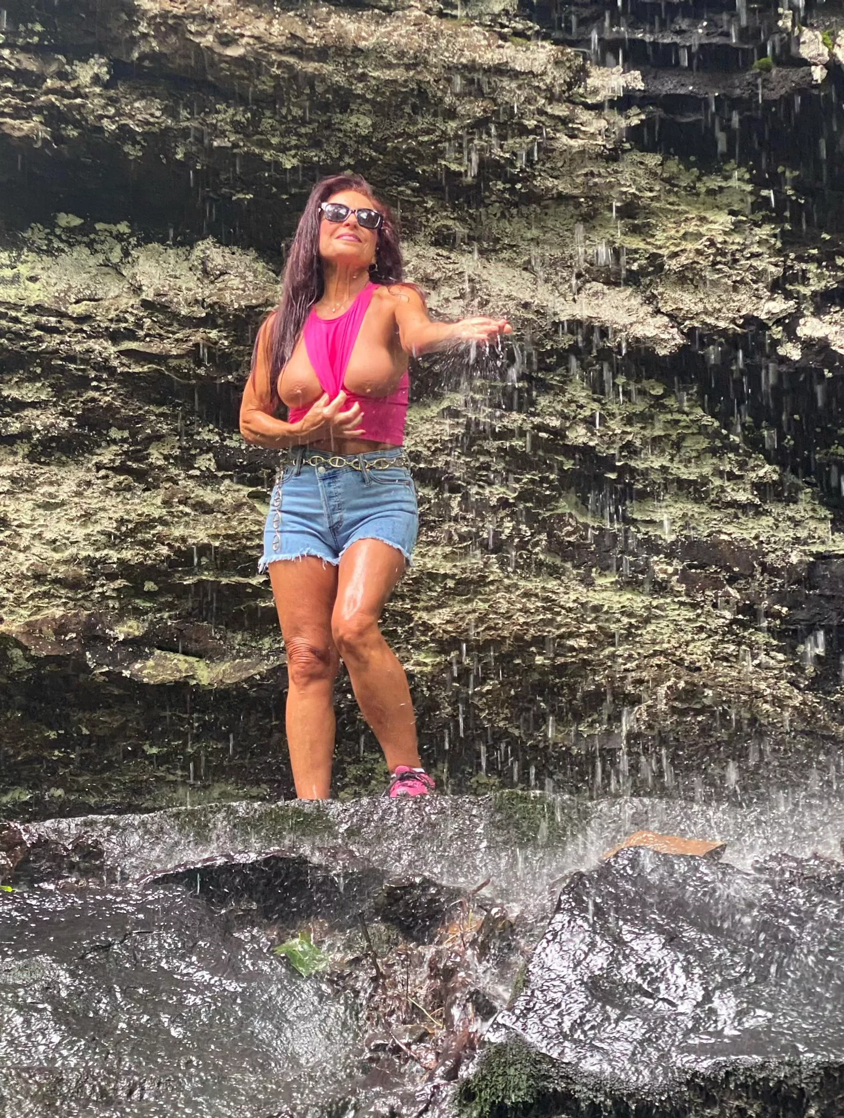 Waterfalls on Sunday Funday!! 😏 (f) posted by sexy_inthecountry