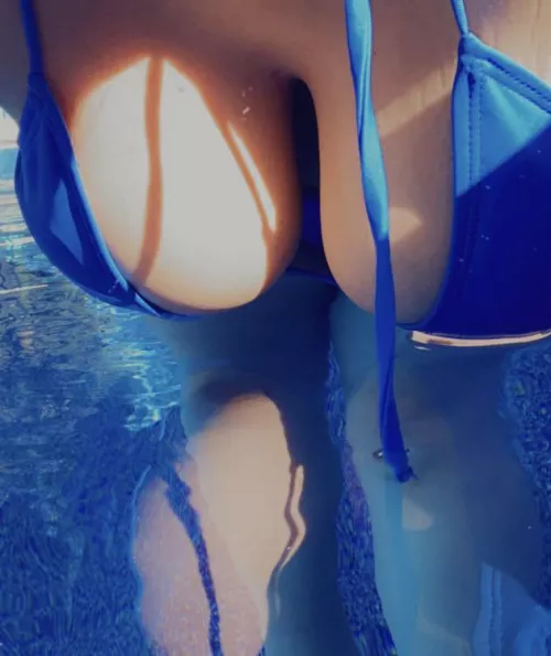 Waters so beautiful it reflects 😏 by DaisyDoubleLee