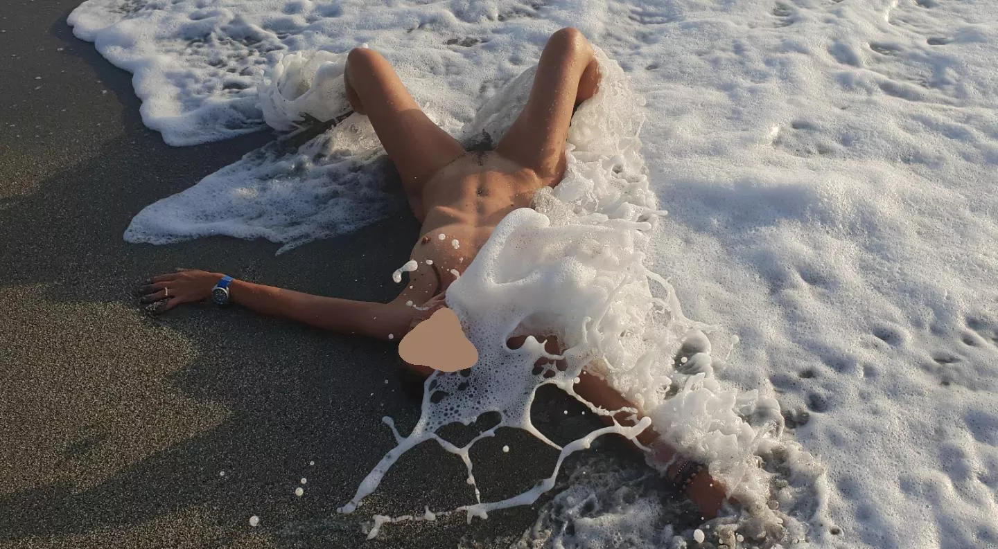 waves, water, sun... everywhere... posted by bunchbb