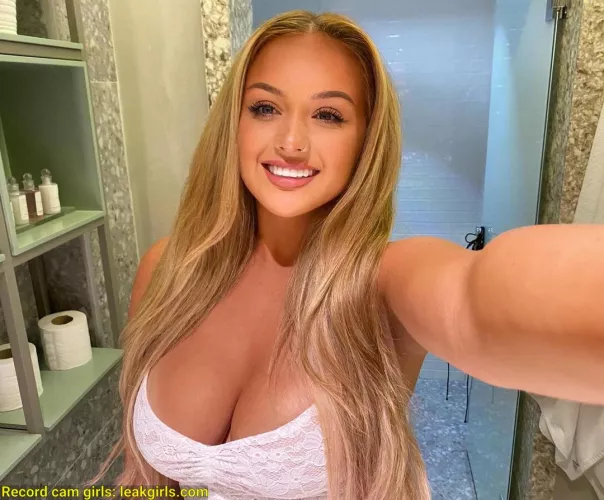 Wbat did you notice first 😋 by van-man-dan-2-3-4