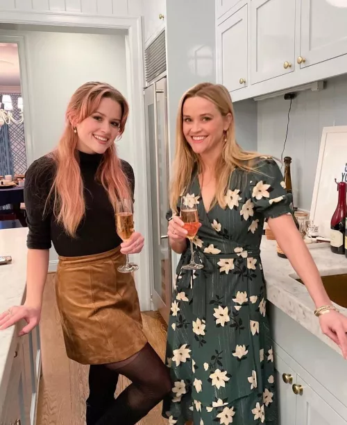 We all know they are the best mom daughter duo by helhoe888