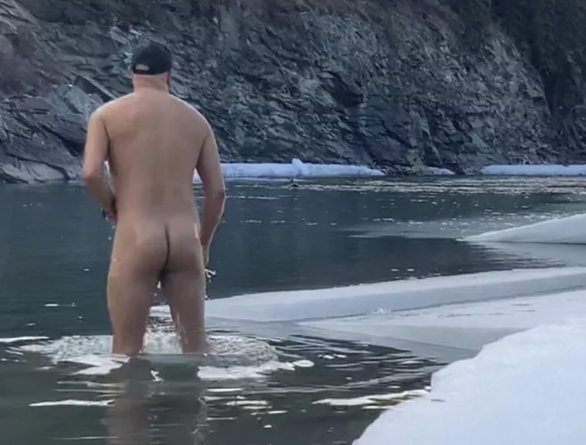 We all love hot male ass - but on the beach this year whats hot? Speedo’s, thongs, short swimsuits or surf shorts? Comment your preference and I’ll count everyone’s vote and post the results! by Outdoorsnewd