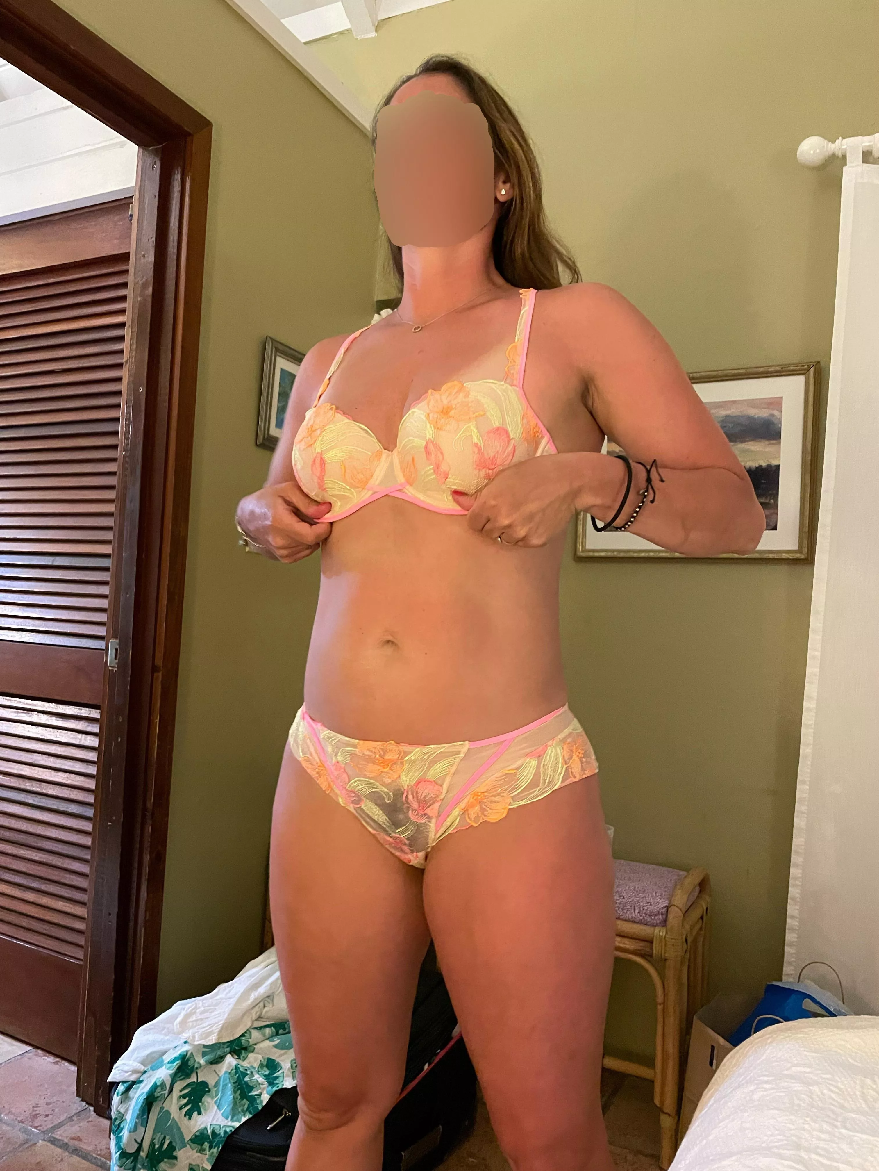 We just love the colors on this set! posted by beard1865