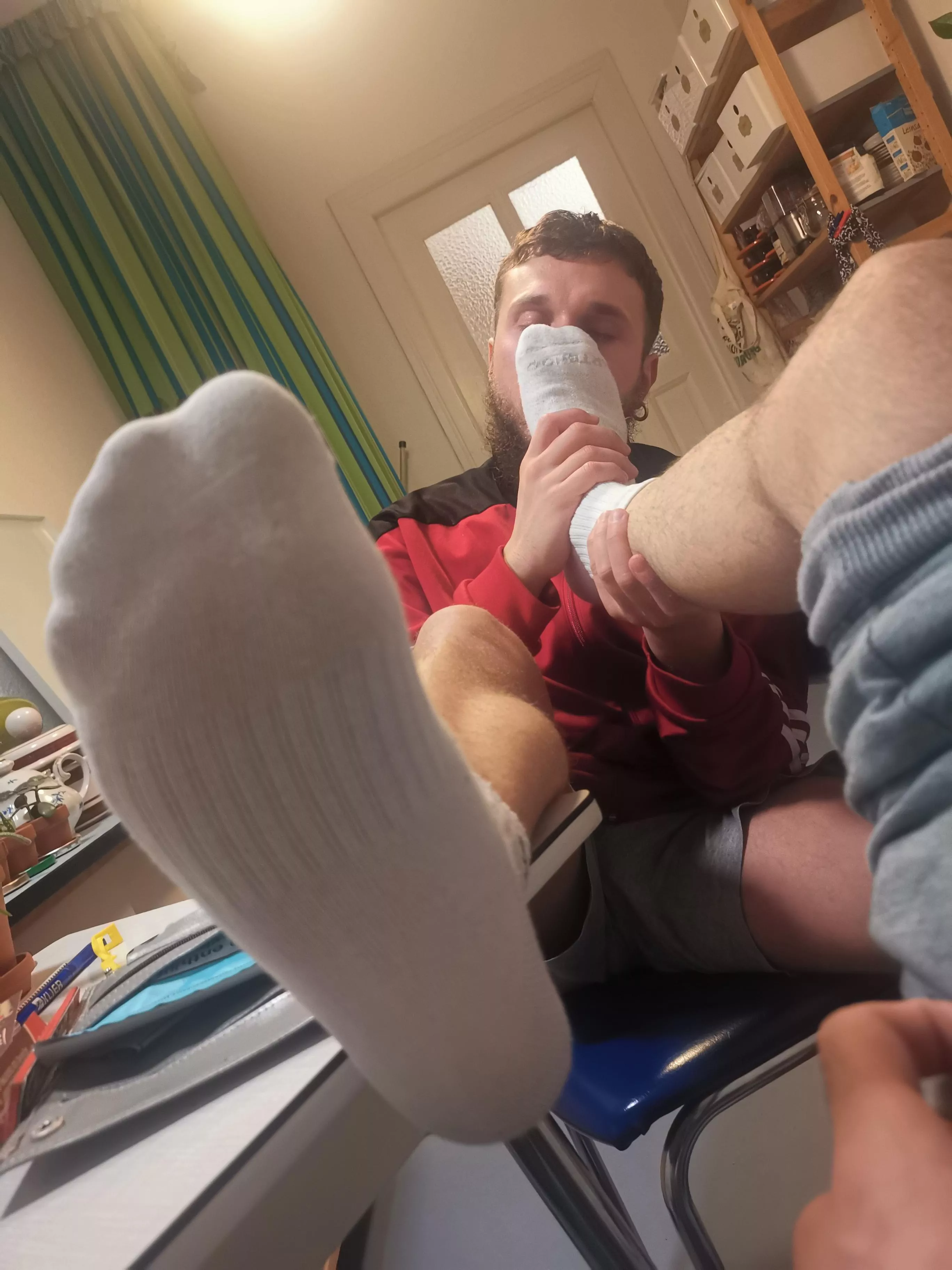 We love to wirship each other's feet … posted by machineperfumed