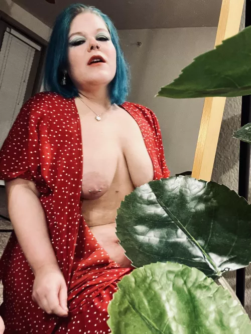 We made it to Friday! Let’s celebrate with a disrobing by Kindlenark