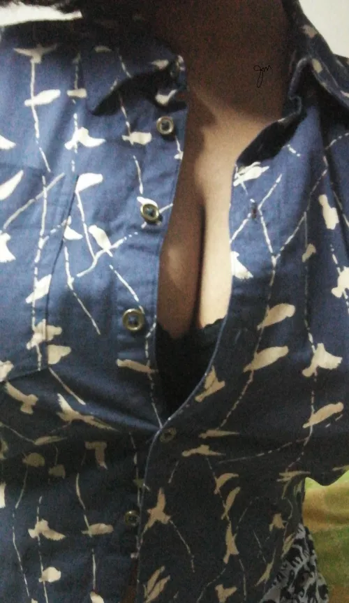 We play a (f)un game and I decide which button to open next. by greenmarigold