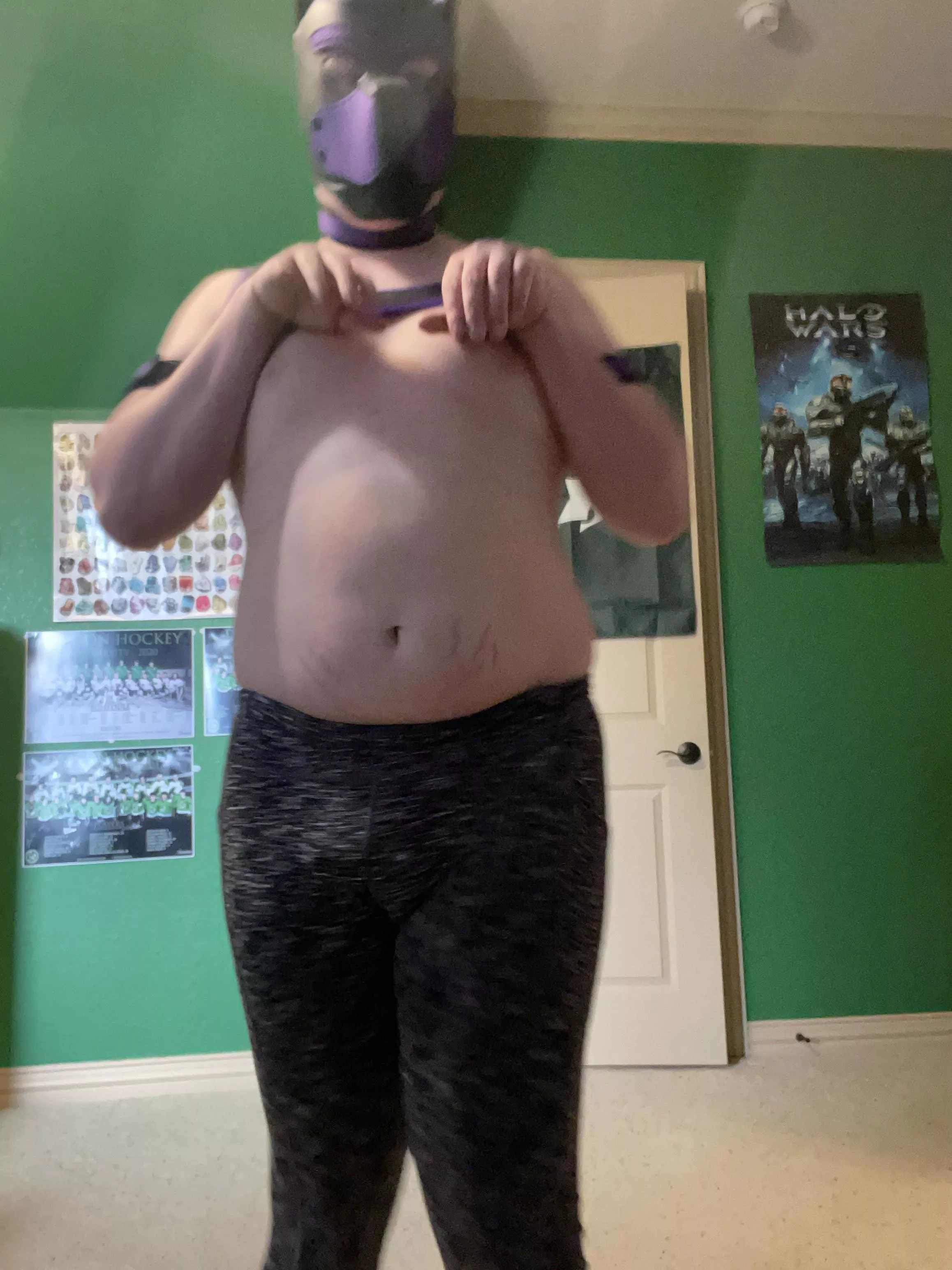 Wearin yoga pants posted by Halo_Haacker