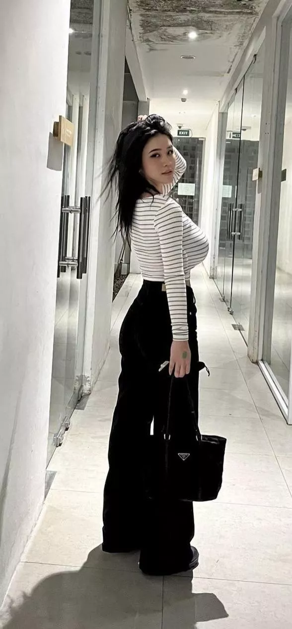 Wearing strips to hide’em posted by Ddbewps4me