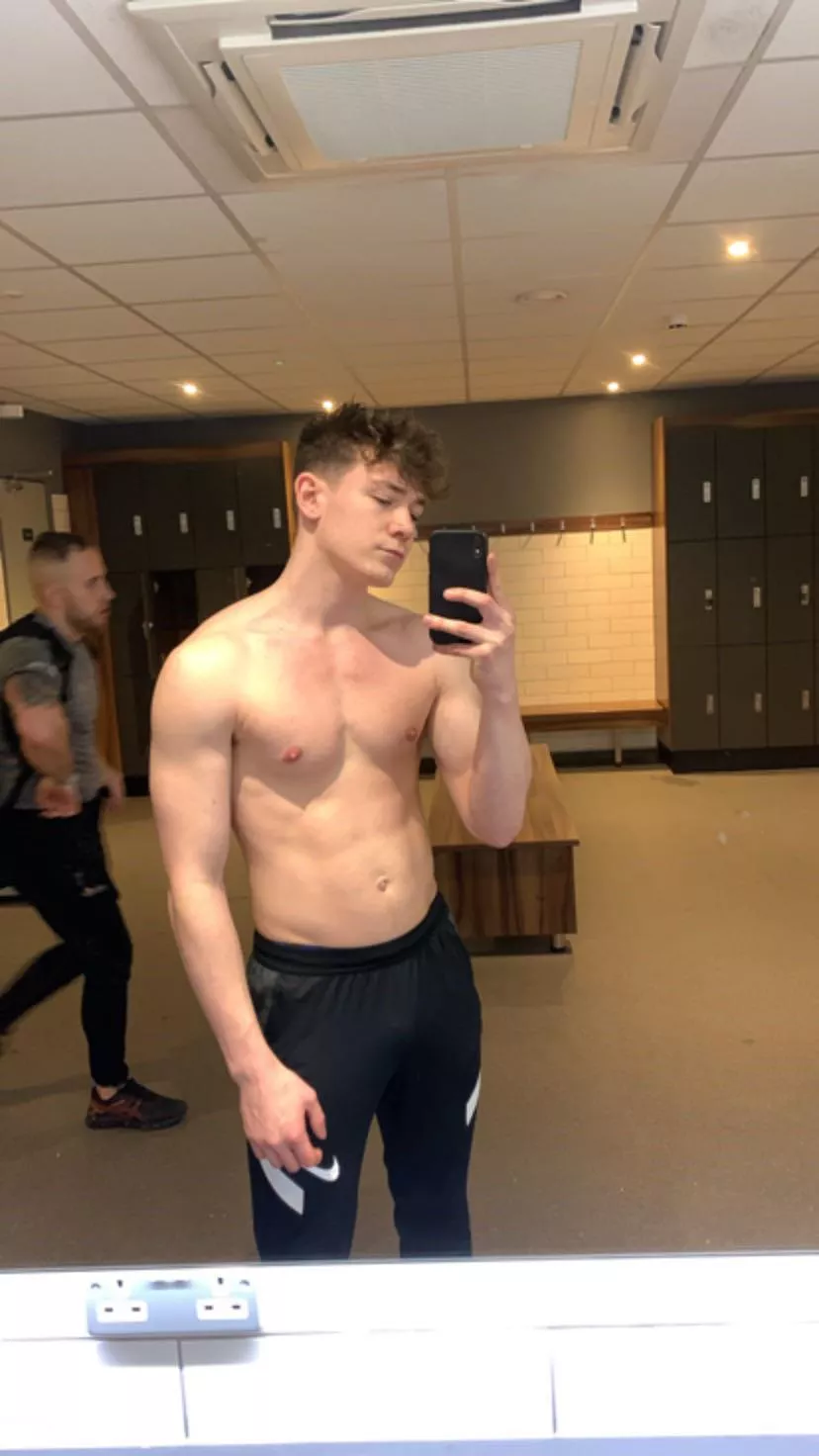 Wearing these joggers at the gym because they show my bulge 😉 posted by CoreyTaylorOnlyfans