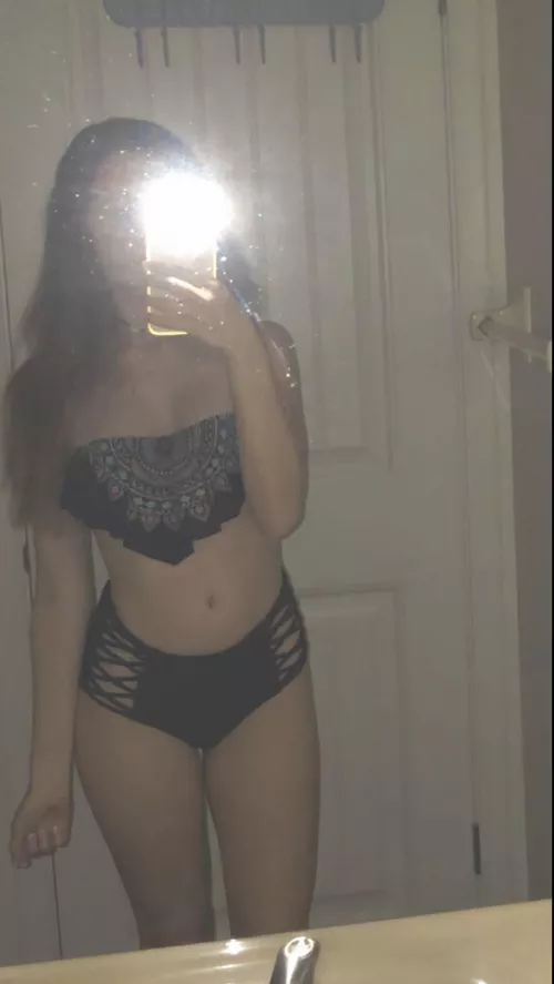 Weathers finally warming up. It’s nice to show off again 😜💕 by Oblivious_Hotdog