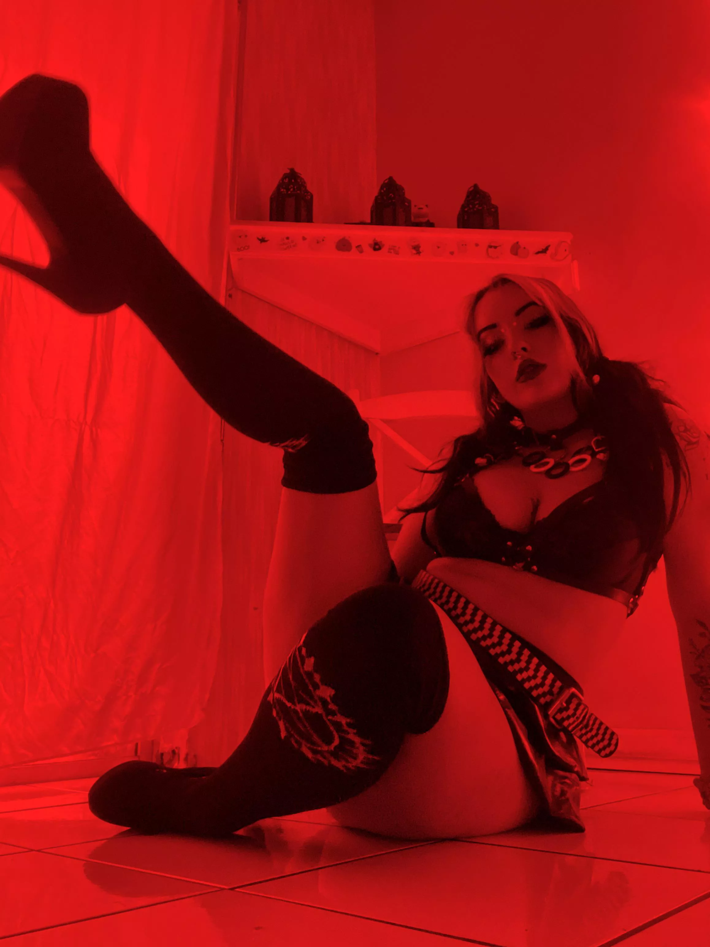 Welcome to the red room, once you enter there’s no turning back posted by ValerieVampyr