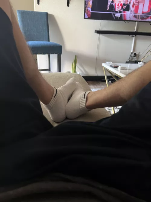 Well their not gonna rub themselves by Hotsockboi20