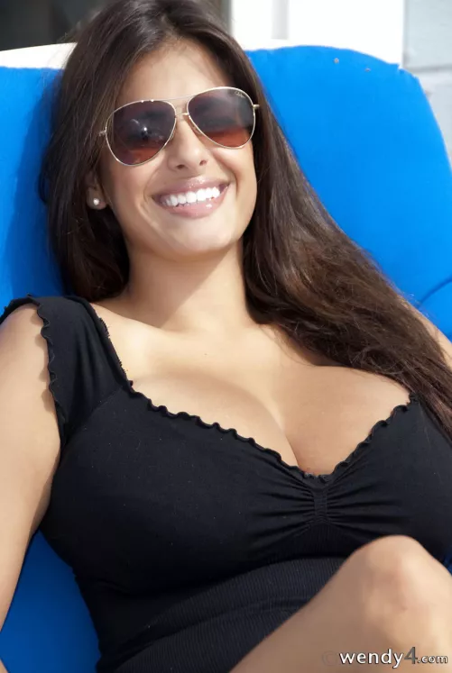 Wendy just chilling and showing her great smile by HeatRage782