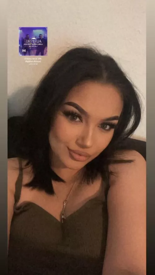 Wer will mehr von ihr ❤️❤️ by Aware-Expert4924