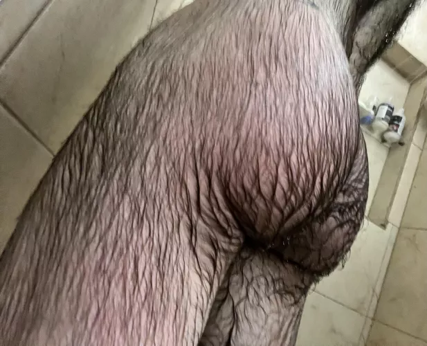 Wet 🍑 by Goldendriller1987