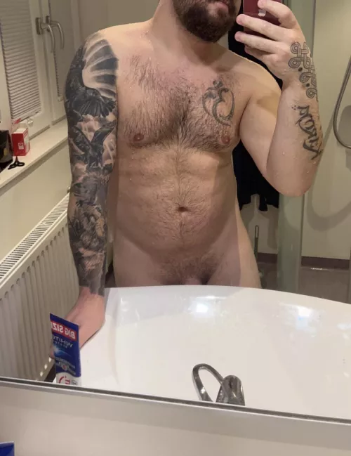 Wet hehe💦 by Hotbiguy98