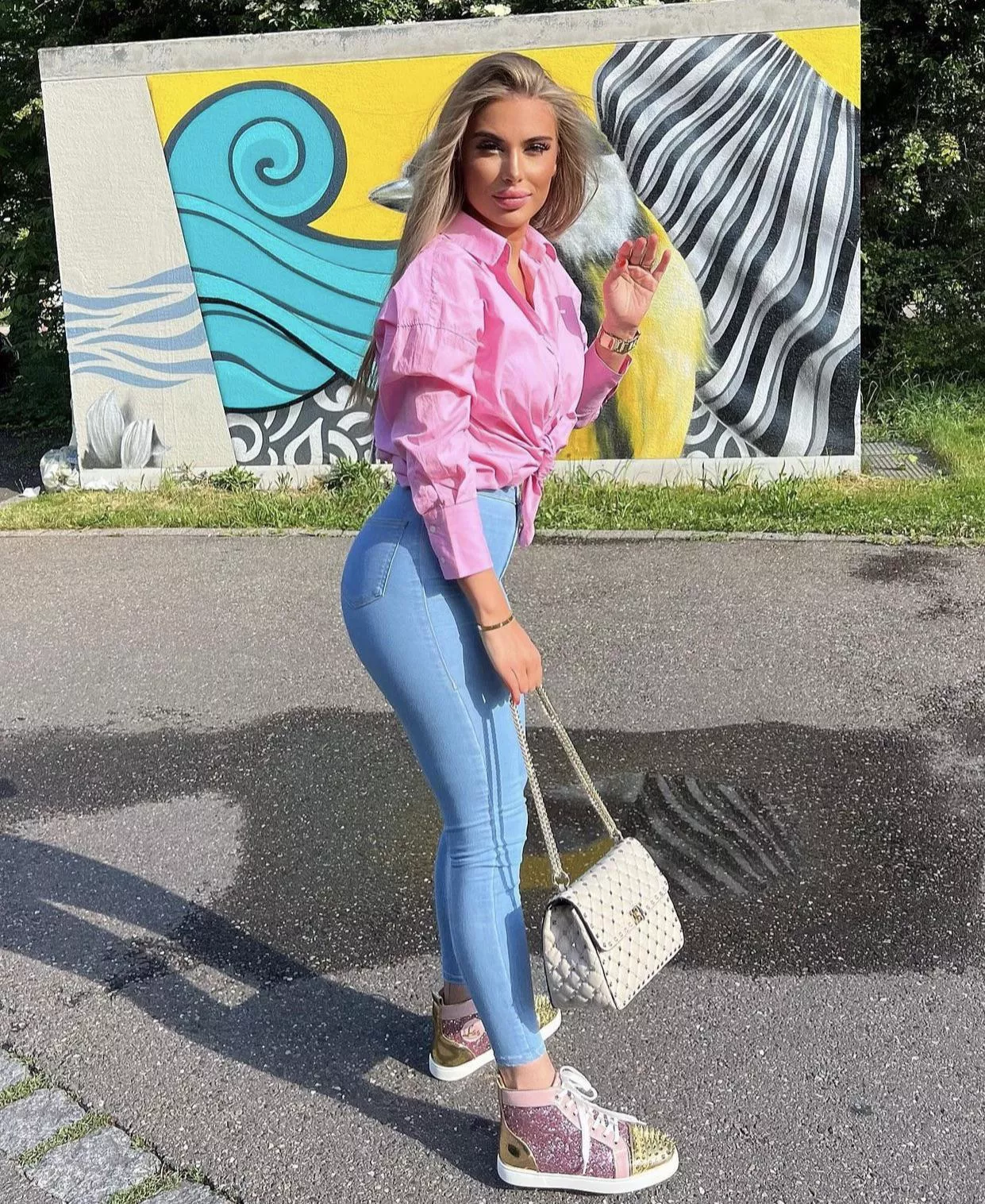 What a beauty posted by ResponsiveCock