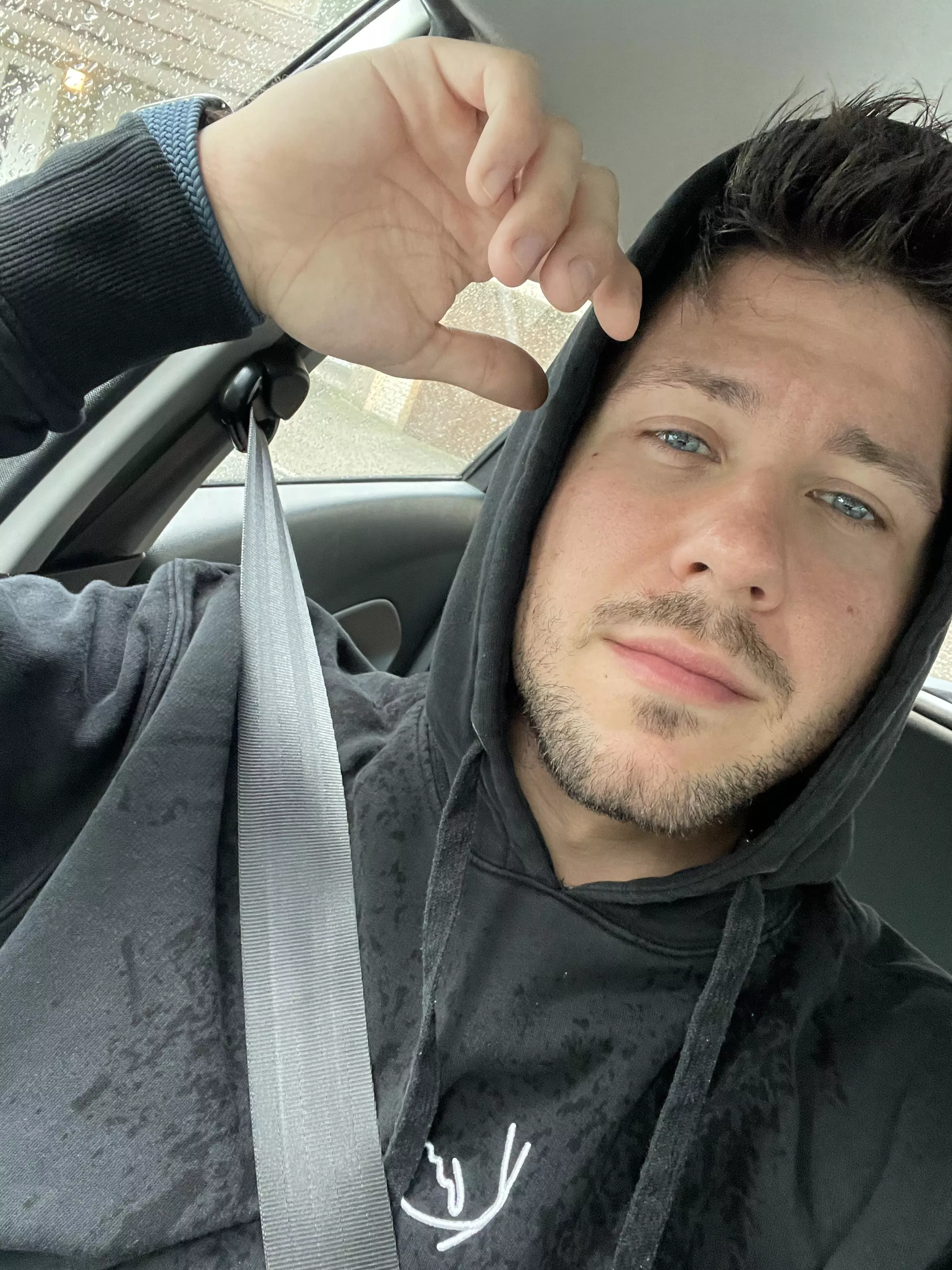 What a rainy day in germany. Any ideas for distract? 😌 posted by Newfeelings__