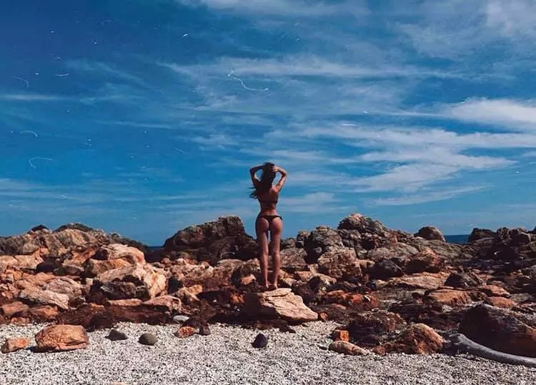 What are you looking at? posted by Juliavoss