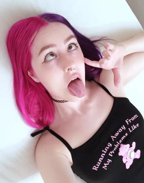 What are you staring at? by daemon_bby