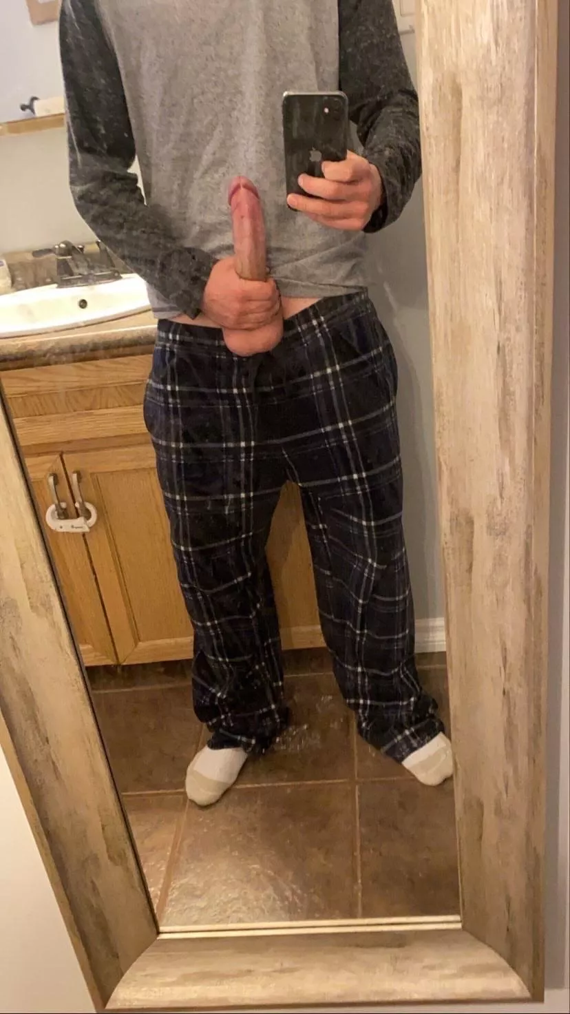 What cucks gonna give up their mom or sister to me? Send me her number and I’ll hit her up 😈 posted by Josh9Gordon