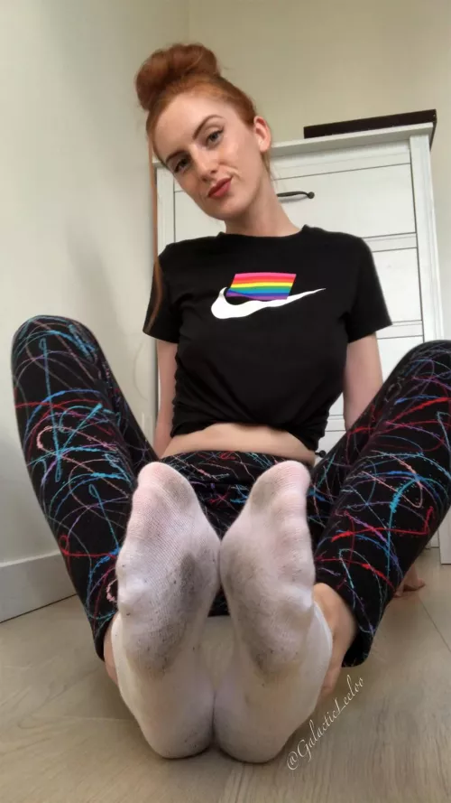 What do prefer, thin or thick socks? by GalacticLeeloo