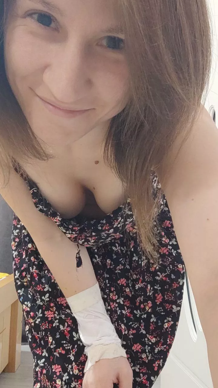 What do think when you see this pic? 🥵 posted by ValuableOk1