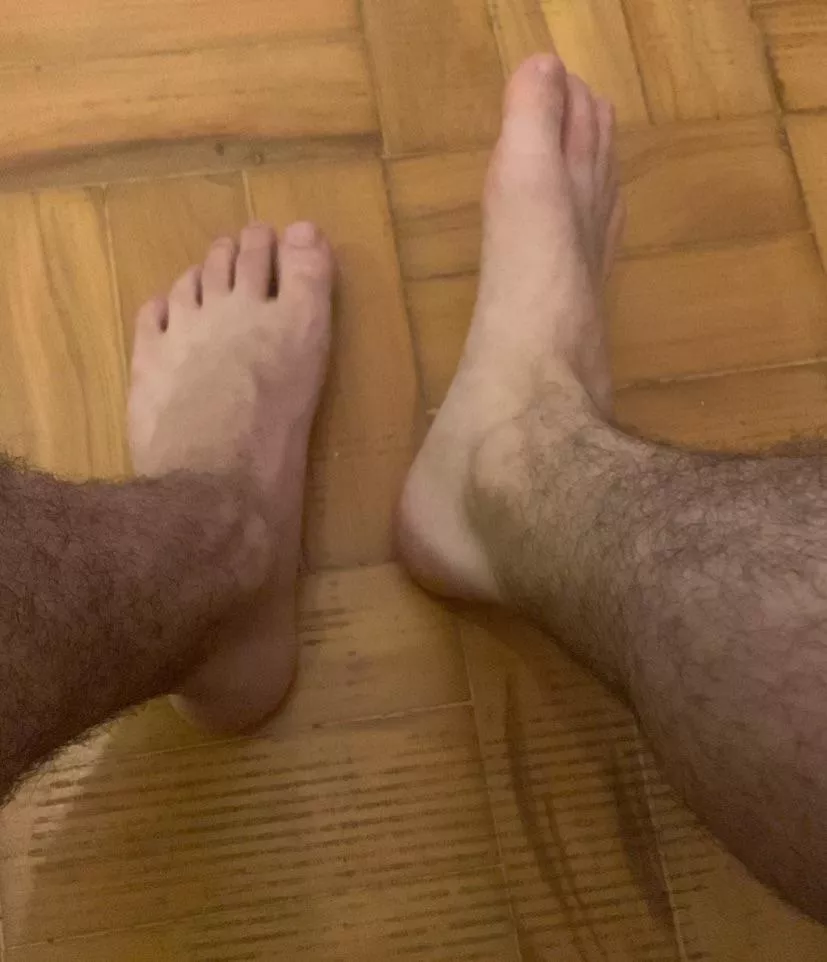 what do u guys think about my feet? 19 yo fit latino dude and size 11.5 US posted by modus-vgm