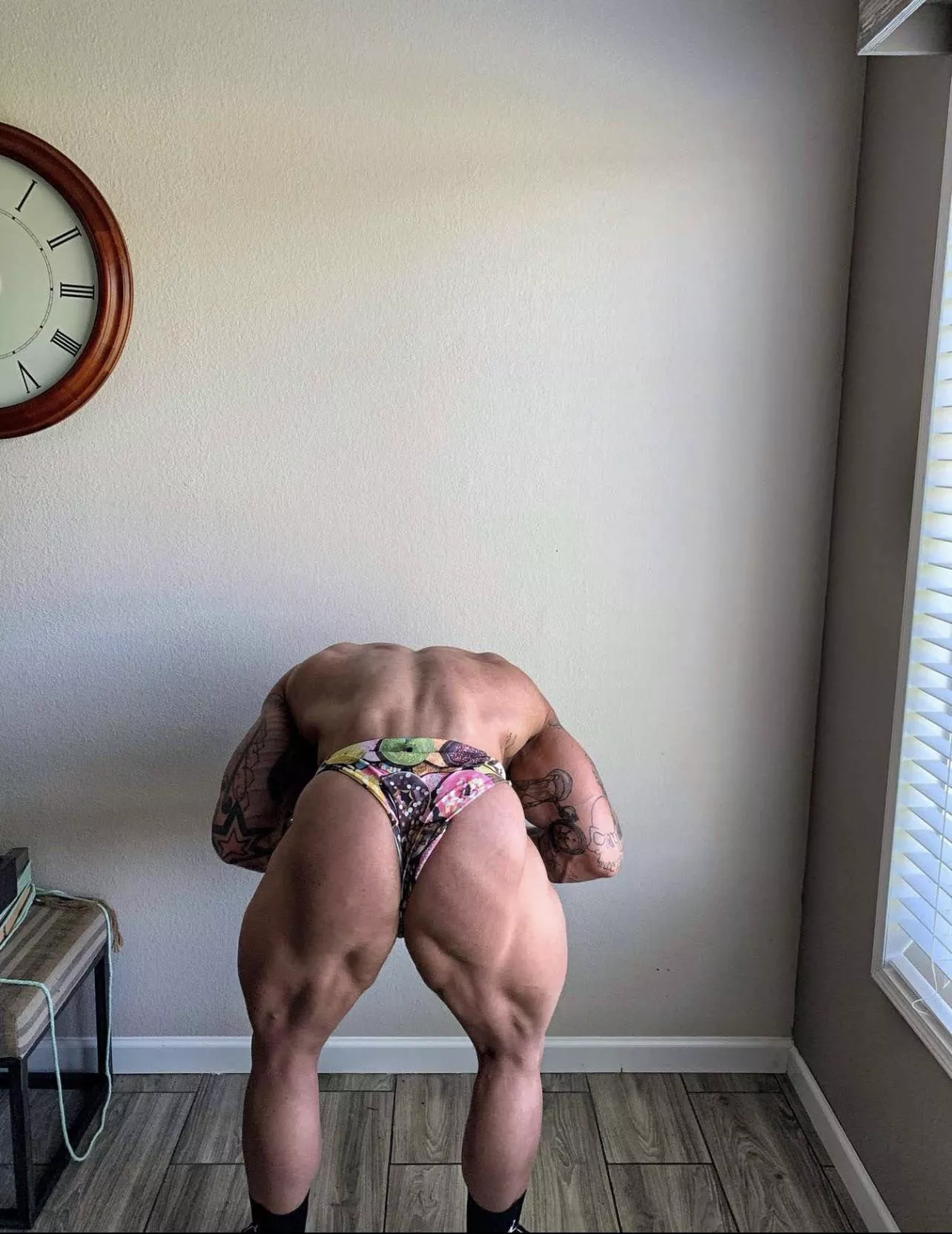 What do you bros think of my posing trunks? Where the bodybuilder worshippers at 😏😈 (26) posted by SnooLentils7258